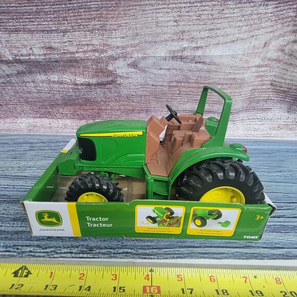 Tomy 2023 John Deere die-cast/plastic 1/32 scale Tractor green/yellow NEW - Picture 1 of 9